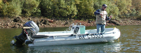 bateau de p&ecirc;che FUN YAK 390 AVEC MOTEUR THERMIQUE